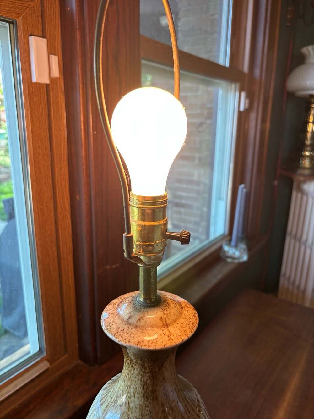 Mid-Century Modern Ribbed Ceramic Table Lamp - Picture 3 of 6